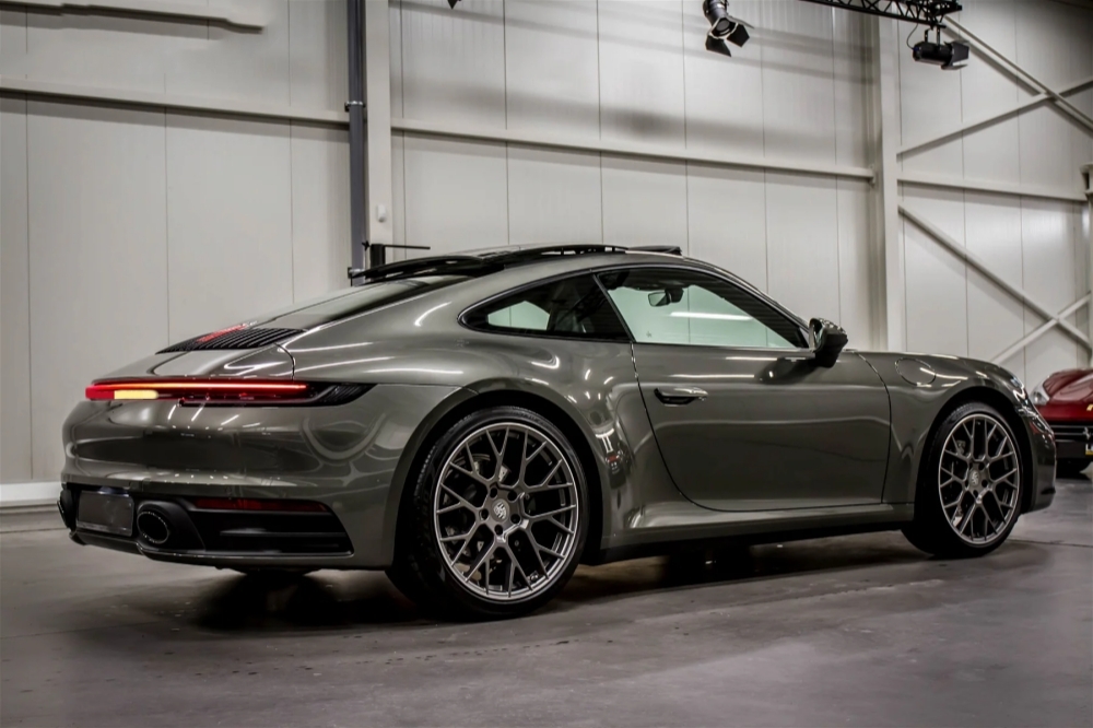 porsche aventurine green1